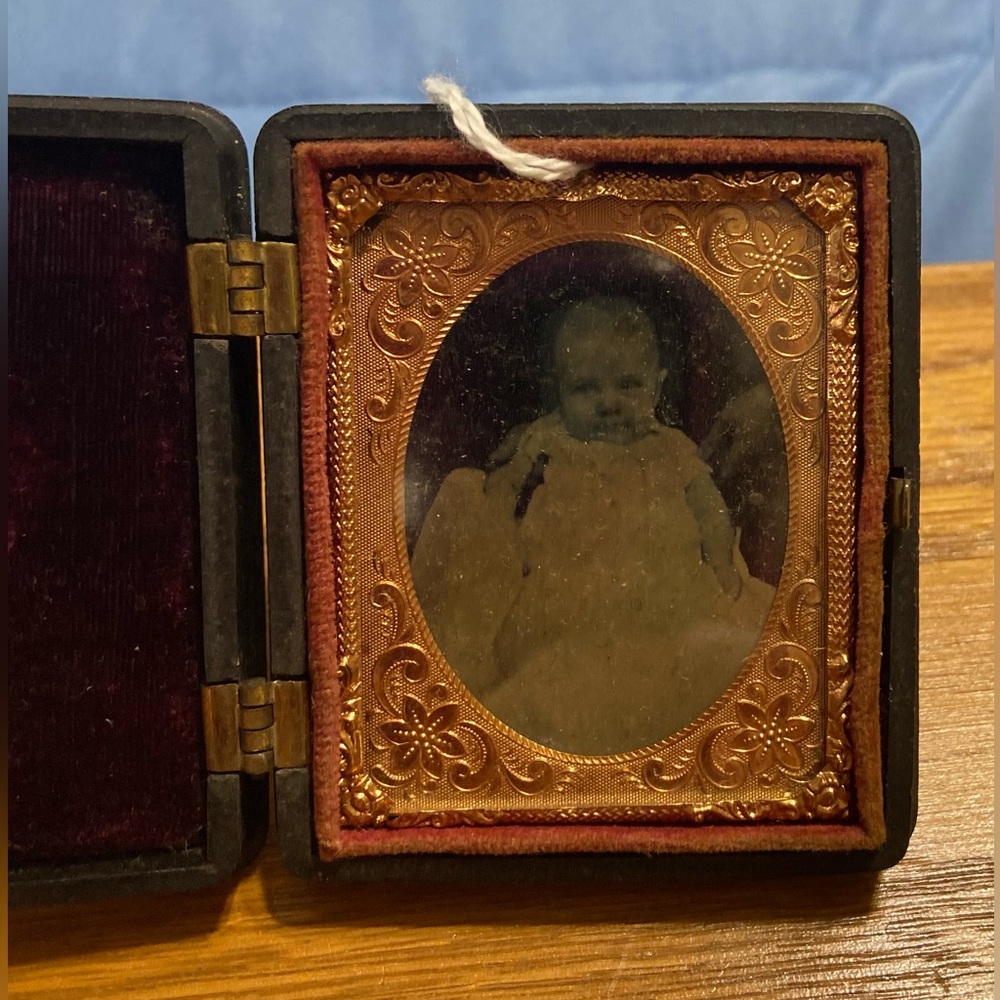 Vintage baby Ambrotype photo with Union case